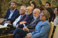 Público en las jornadas. De izq. a dcha.: Juan Oñate, Miguel Ángel Aguilar, José Félix Tezanos, Diego Carcedo y Georgina Higueras
