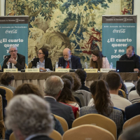 Daniel Anido responde una de las preguntas formuladas por el público