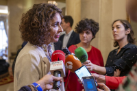 La Ministra de Hacienda, María Jesús Montero, contesta a la prensa a su llegada a la Jornada