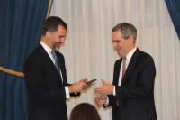 SAR el Príncipe de Asturias entrega el galardón a Ignatieff