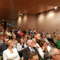 Público que abarrotaba la sala