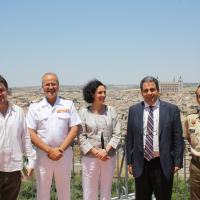 Los ponentes de la segunda sesión posan en la terraza del Parador