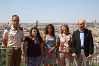 Los participantes en la tercera sesión posan en la terraza del Parador