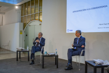 El General Miguel Ángel Ballesteros, Director del Departamento de Seguridad Nacional, y Javier García Vila, Director de Europa Press