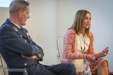 El General Rafael García Hernández. Comandante del Mando Conjunto del Ciberespaci y Rosa Díaz, Directora General del Instituto Nacional de Ciberseguridad (INCIBE).