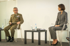 El General Francisco José Dacoba. Director del Instituto español de Estudios estratégicos; y María Elena Gómez Castro, Directora General de Política de Defensa