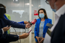 Margarita Robles, Ministra de Defensa, respondiendo a la prensa